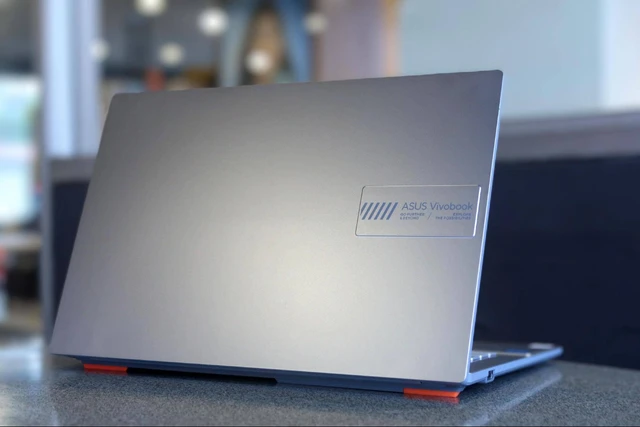 Rekomendasi Laptop ASUS Terbaru dengan Baterai Tahan Lama 